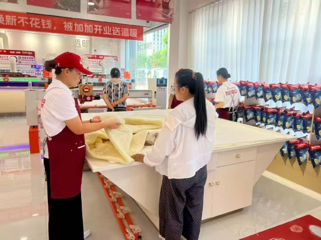 没有弹花机，我都不敢想象传统家纺店怎么重新聚集人气